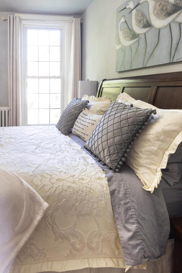 Anneken 1000 Islands B&B Luxury Suites & Spa Brockville Exteriör bild