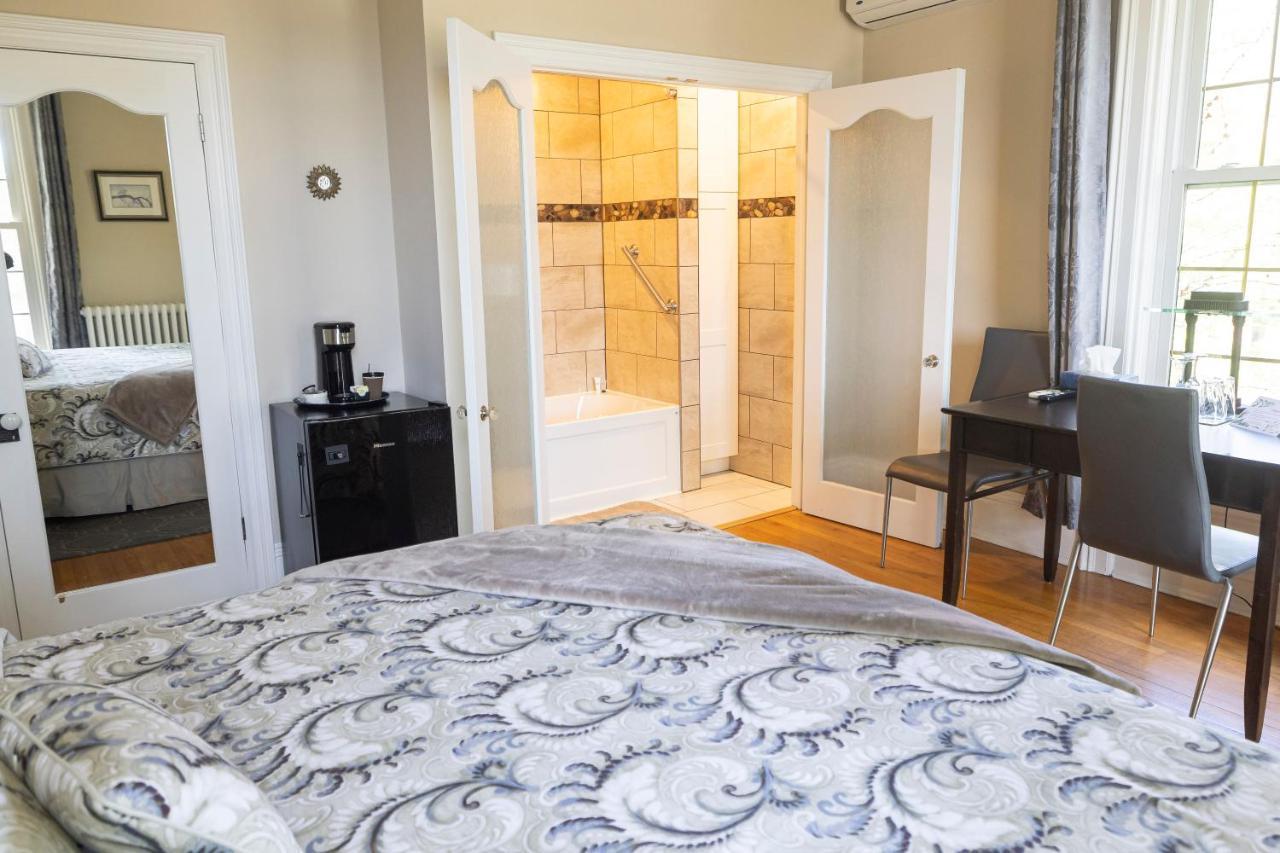 Anneken 1000 Islands B&B Luxury Suites & Spa Brockville Exteriör bild